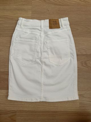 Falda blanca Stradivarius