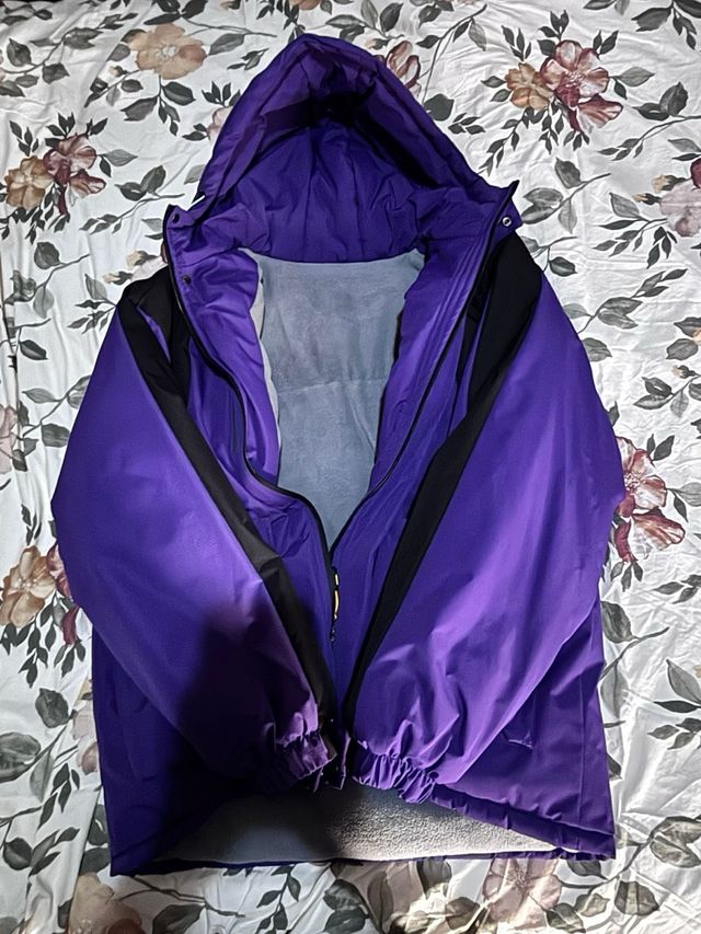 Abrigo invierno morado y negro sin usar