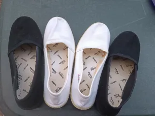 2 pares de Zapatillas Victoria Talla 37