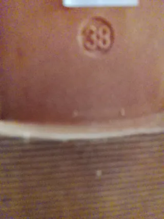 Botines rosas perforados talla 38