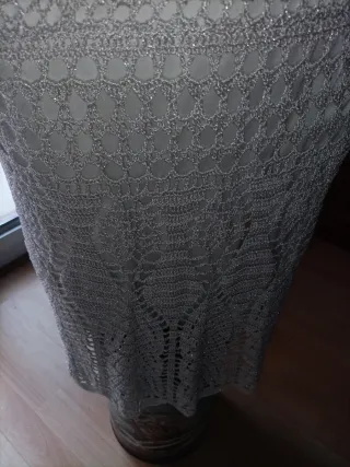 Vestido de hilo de plata con forro gris seda.