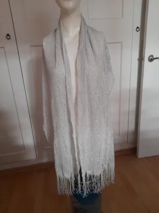 Vestido de hilo de plata con forro gris seda.