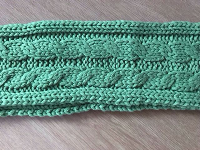 Bufanda verde pistacho tejida , 150 cm por 14 cm