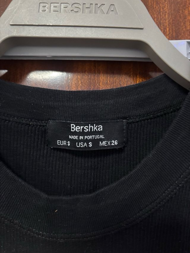 Top Bershka Negro Dragón Fantasía Talla S