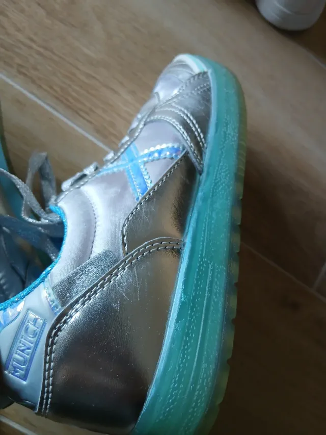 Deportivas Munich niña plateadas talla 35