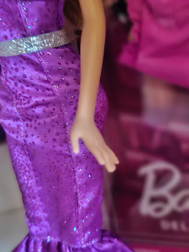 Muñeca Barbie Vestido Morado Brillante año 2000