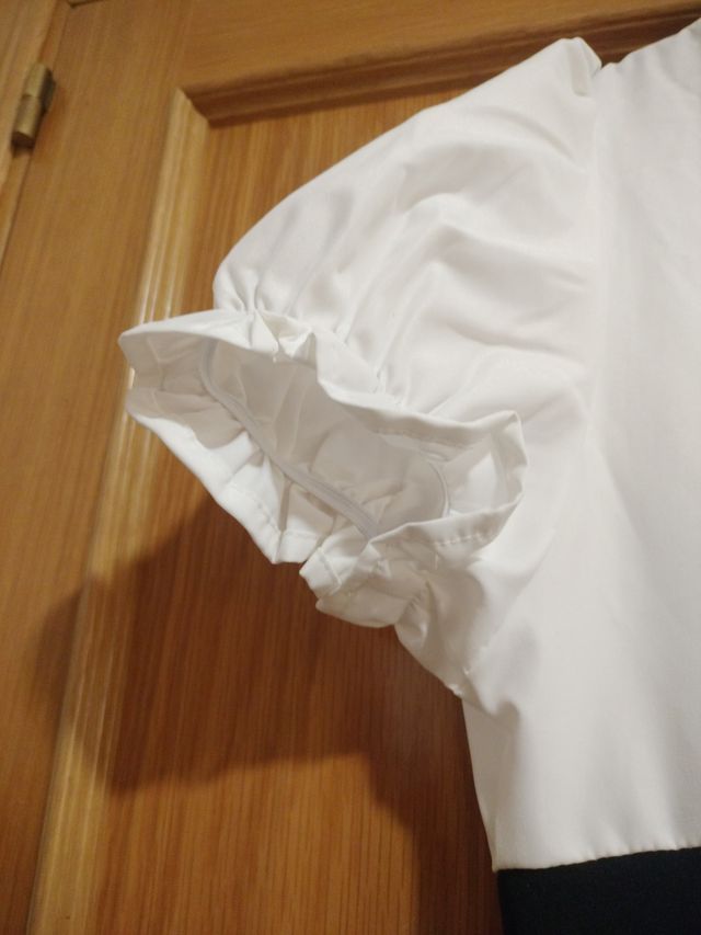 Vestido negro y blanco con botones