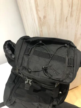 Maleta de montaña mediana negra