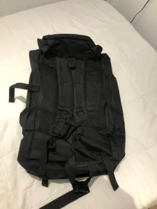 Maleta de montaña mediana negra