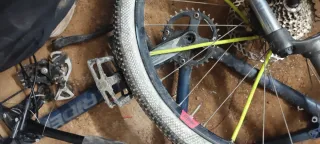 Bicicleta de montaña azul