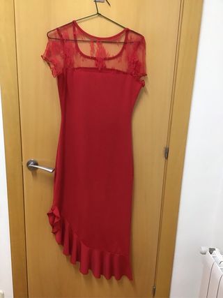 Vestido rojo con encaje