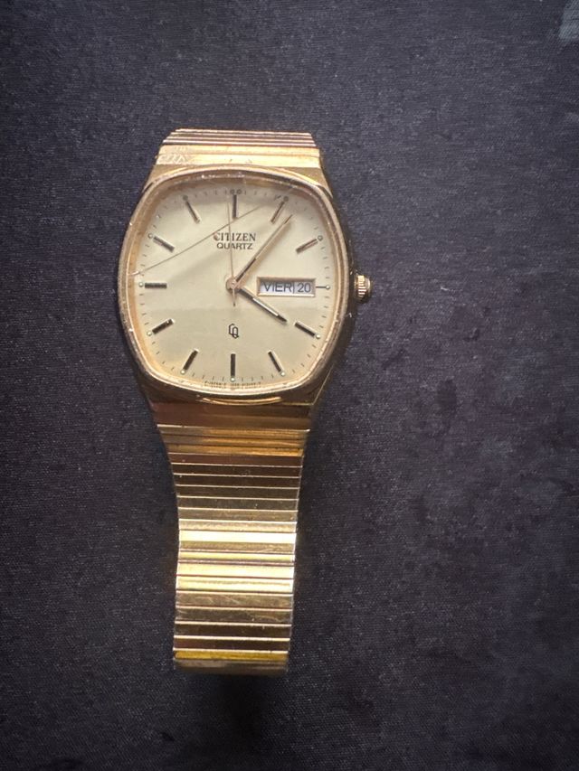 Reloj Citizen Quartz Dorado