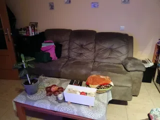 Sofá 3 plazas tela,en buen estado.661230664 móvil.