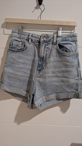Shorts vaqueros doblados
