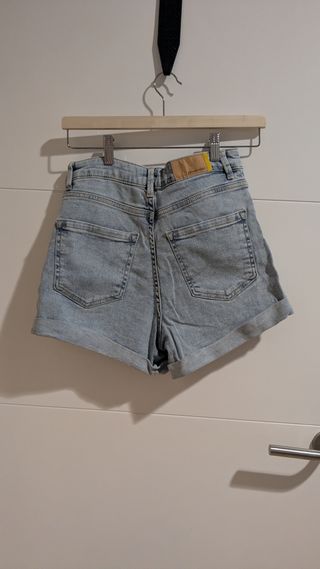 Shorts vaqueros doblados