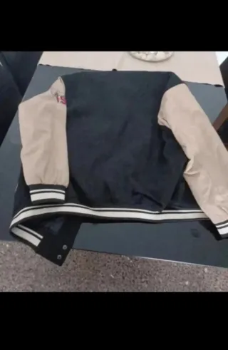 Chaqueta Pull&Bear Negra y Beige