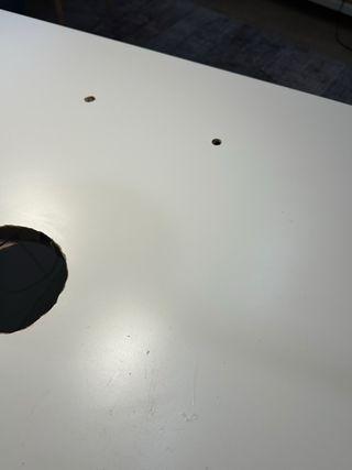 Mesa de manicure branca usada