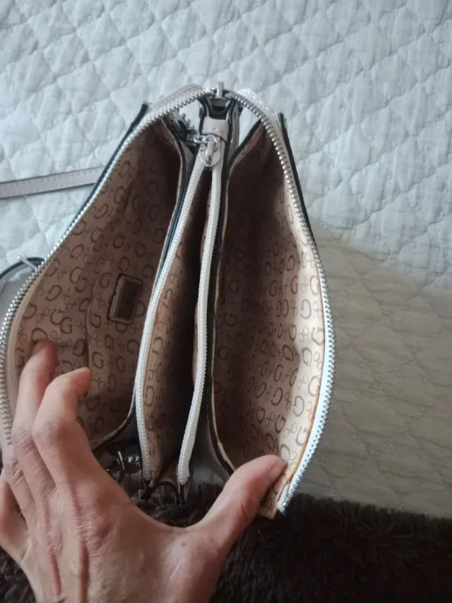 Bolso Guess Beige y Plateado