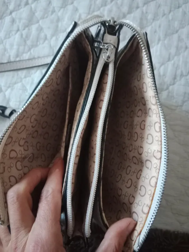 Bolso Guess Beige y Plateado