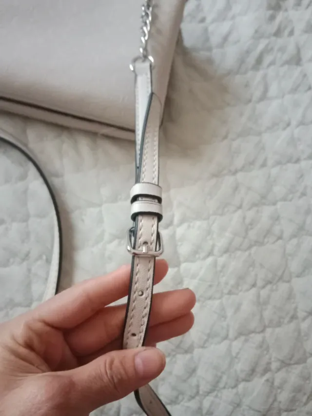 Bolso Guess Beige y Plateado