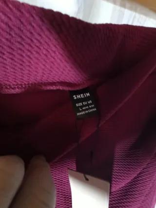 Falda granate con textura