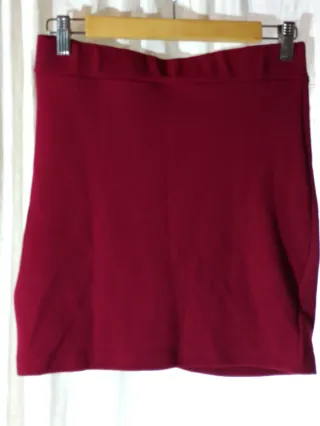 Falda granate con textura