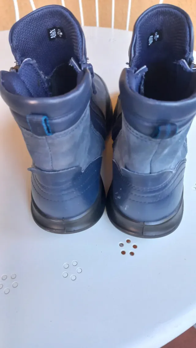 Botines piel azul marino hidrófuga