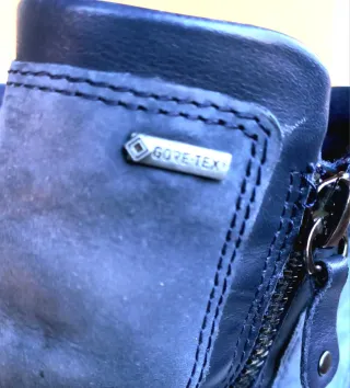 Botines piel azul marino hidrófuga