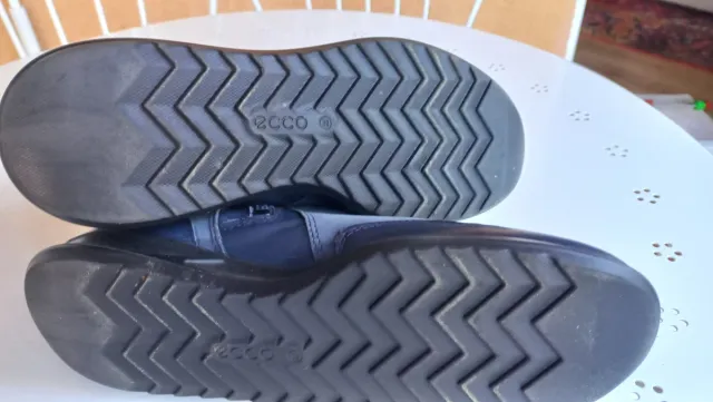 Botines piel azul marino hidrófuga