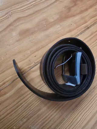 Cinto Levi's castanho 95/38