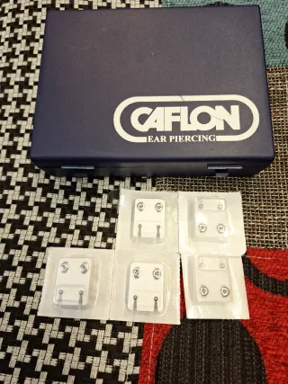 Pistola sparaorecchini e orecchini foralobi