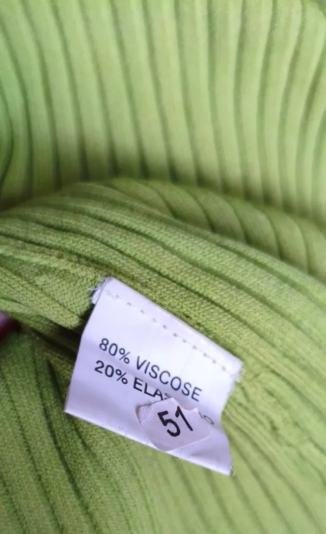 Maglione verde lime con scollo a croce