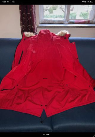 Parka impermeável com capuz de pelo removível