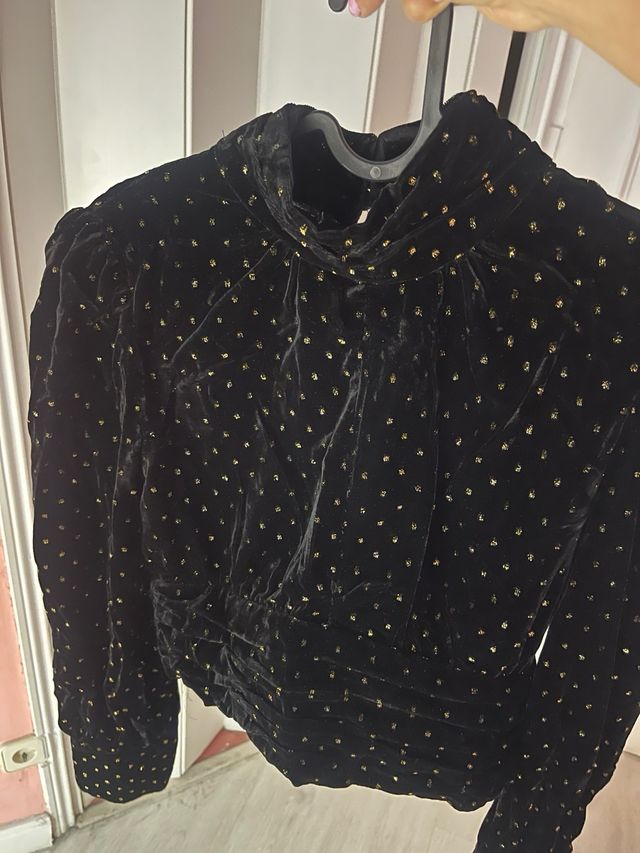 Blusa Zara terciopelo negro brillos dorados