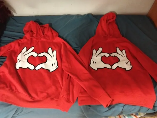 Sudaderas Rojas Mickey Manos Corazón unisex 2