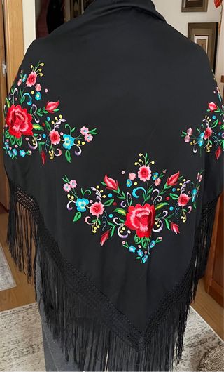 Mantón Flamenco Bordado Flores Negro