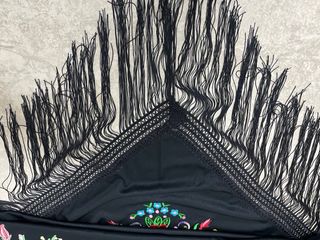 Mantón Flamenco Bordado Flores Negro