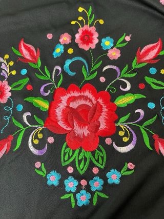 Mantón Flamenco Bordado Flores Negro