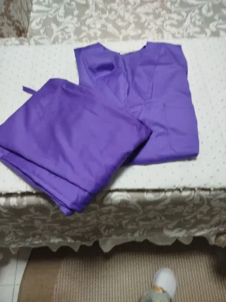 Traje de trabajo morado