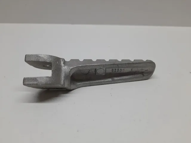 Estribera trasera izquierda Derbi / Cagiva