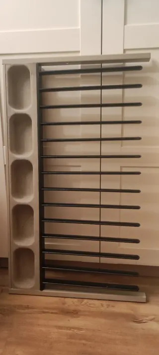 Guardaroba Ikea con scomparti