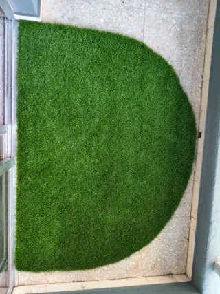 Trozo de césped artificial