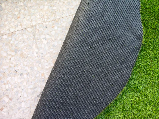 Trozo de césped artificial