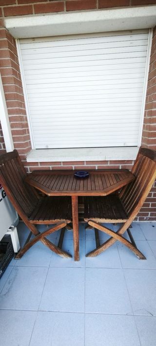 Conjunto mesa y sillas madera tropical