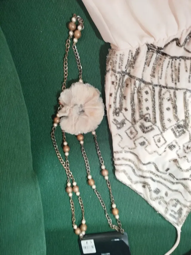 Mono corto de vestir con pedrería