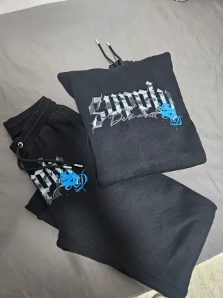 Conjunto Sudadera y Pantalón Supply Negro/Azul