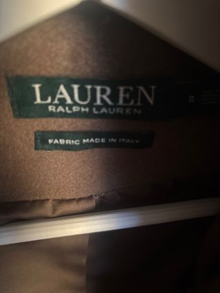 Abrigo beige con cuello de pelo