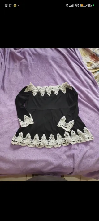 Maglia nera manica lunga con pizzo