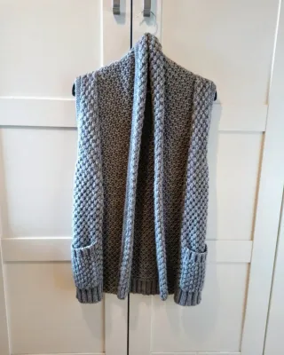 Chaleco gris de punto