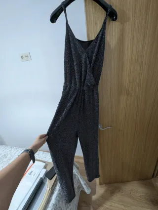 Mono plateado y negro brillante